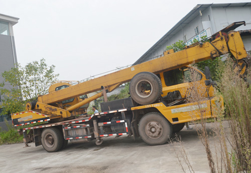 徐工牌重型吊車公開(kāi)拍賣