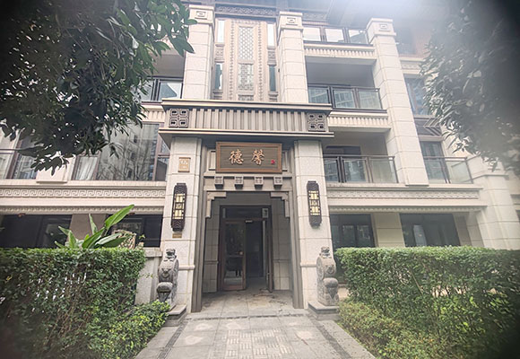 位于江陽區(qū)春華路三段197號(hào)12號(hào)樓1單元103號(hào)住宅用房(金科博翠灣)