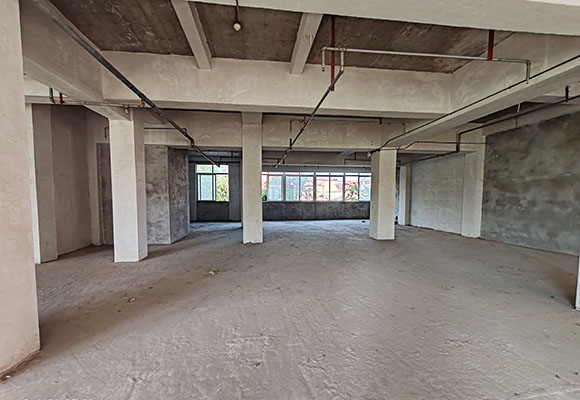 江陽區(qū)況場(chǎng)鎮(zhèn)(佳鴻首創(chuàng)銘都)營(yíng)業(yè)房和車位整體拍賣